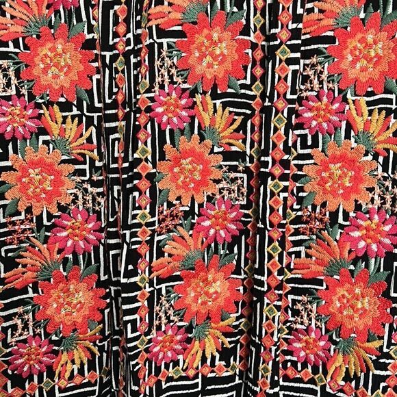 Savanna Jane Embroidered Geometric Dress - Picture 5 of 10